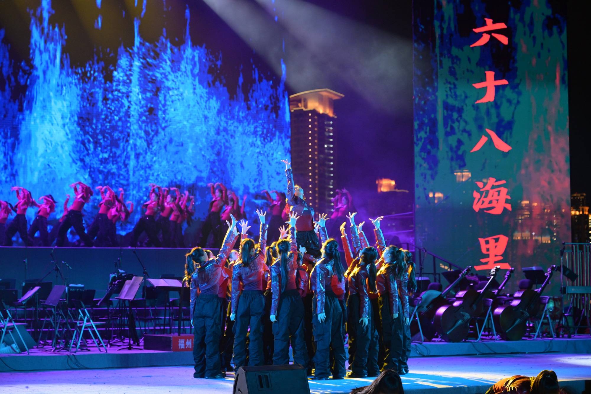 "海峡两岸血脉相连、共筑家园"大型文艺演出昨晚上演